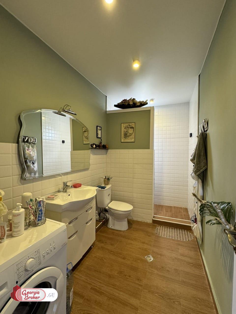 იყიდება ახალი გარემონტებული 5 ოთახიანი სახლი